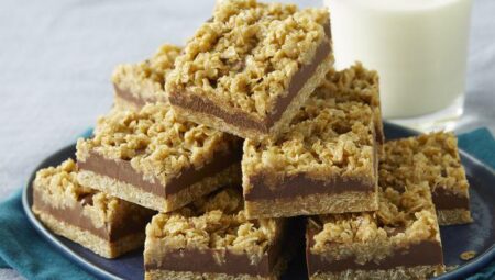 No-Bake Chocolate Oat Bars