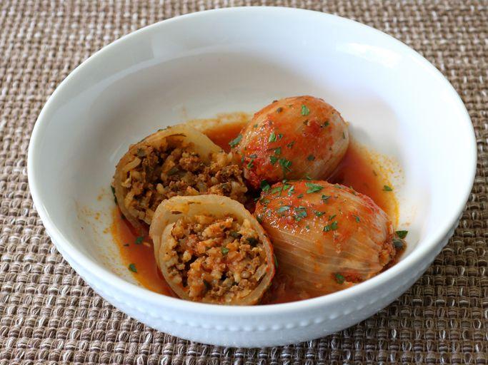 Greek Beef Stuffed Onions (Salantourmasi)